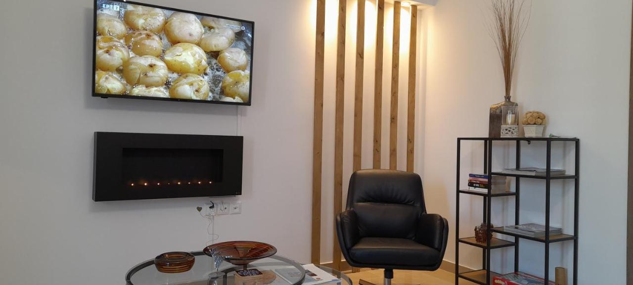 Grey Swan - Modern & Stylish Apartment With Private Parking Волос Экстерьер фото